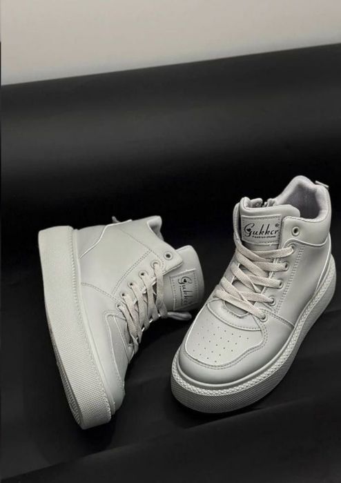 Жіночі осінні черевики.