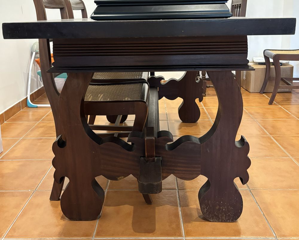 Mesa de jantar com cadeiras