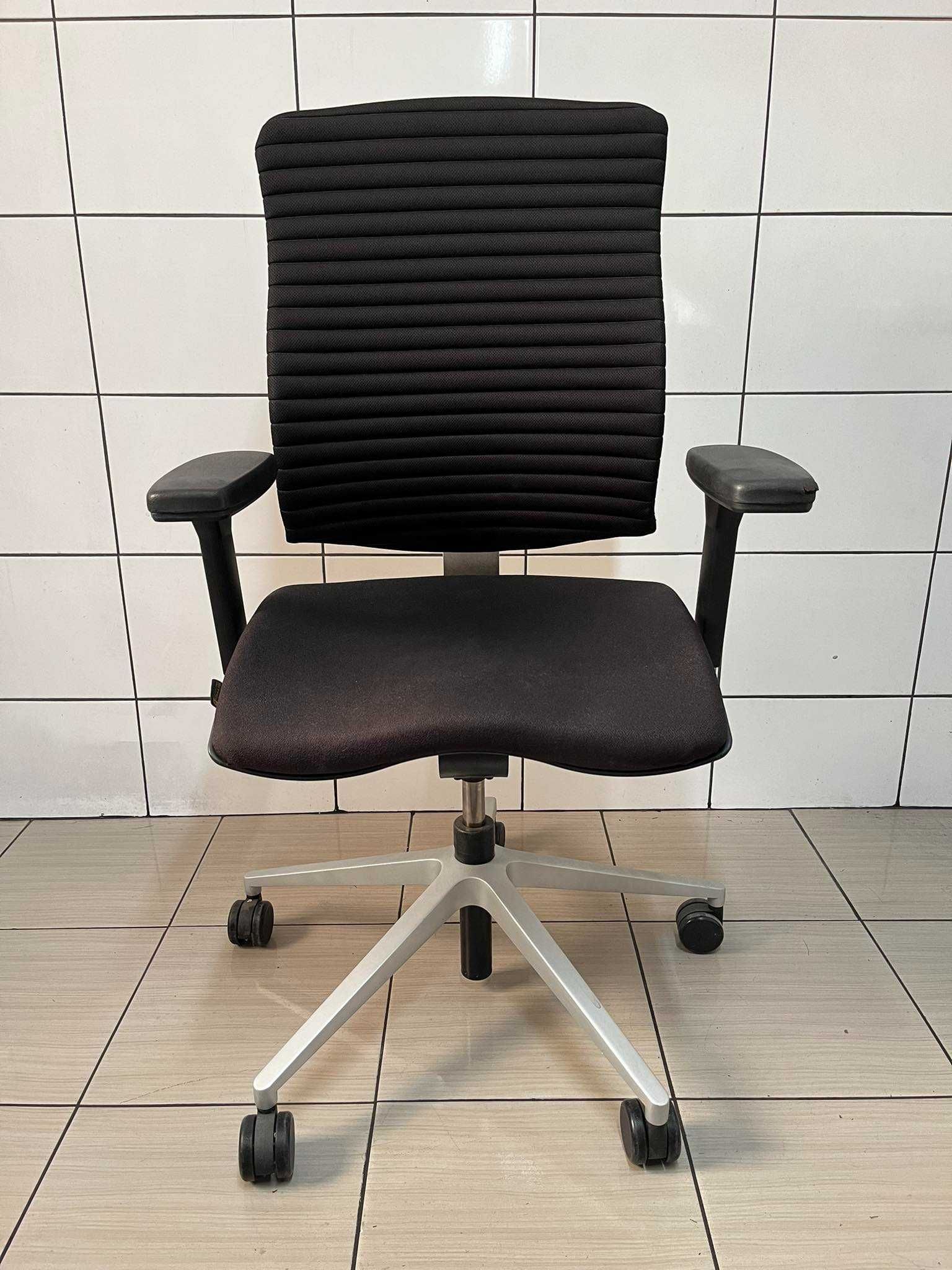 Fotel biurowy ergonomiczny obrotowy Sitag Wave czarny