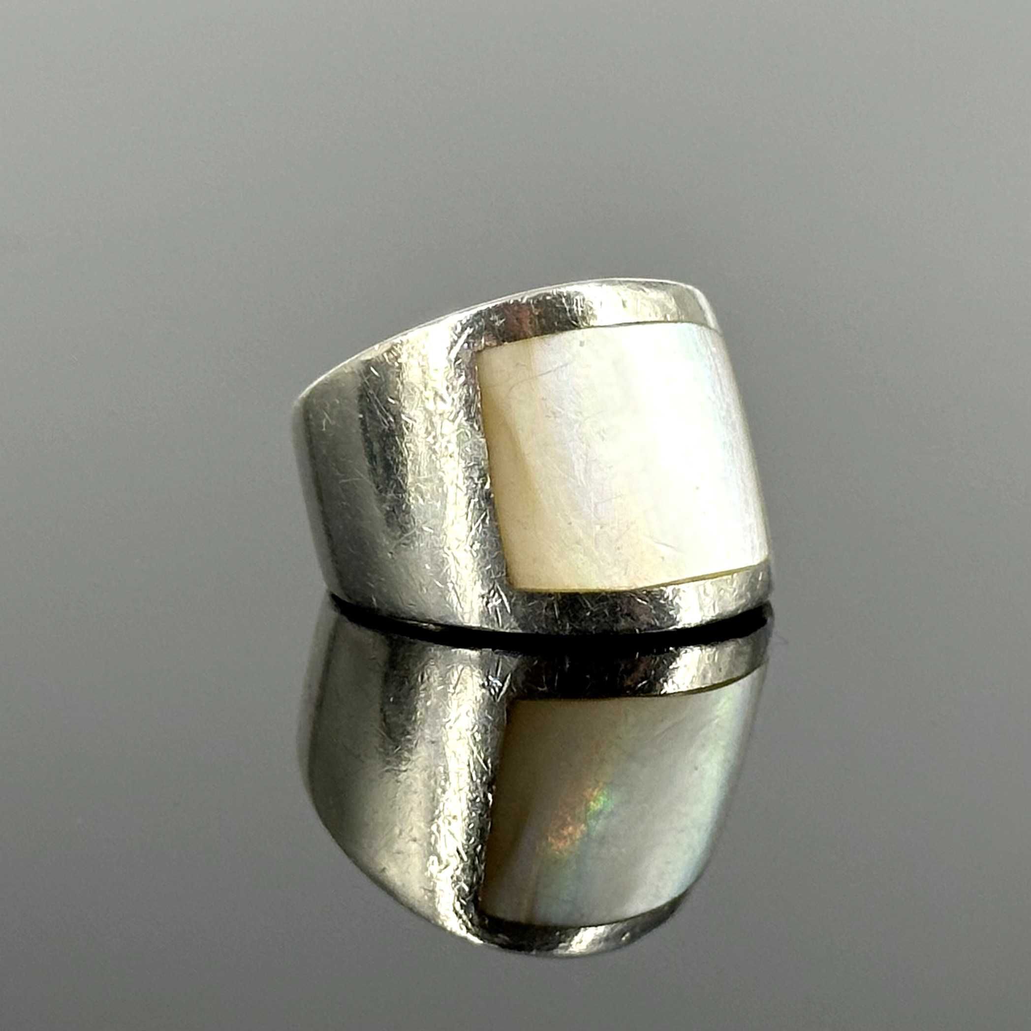 Srebro - Srebrny pierścionek z Macicą Perłową - próba 925