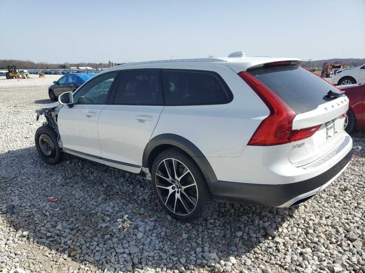 Volvo V90 Cross country T6 inscription