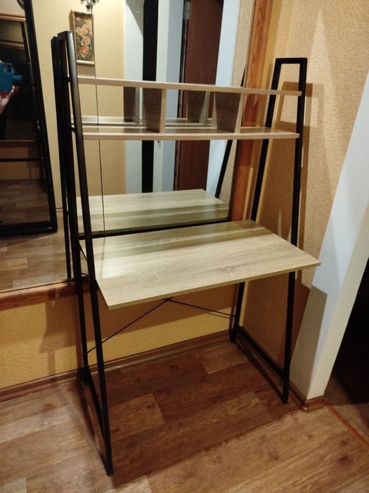 Стіл компʼютерний/декоративний