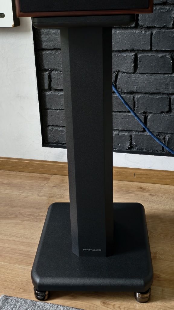 Standy pod monitory ciężkie zasypane suszonym kwarcem waga 1 szt 23kg