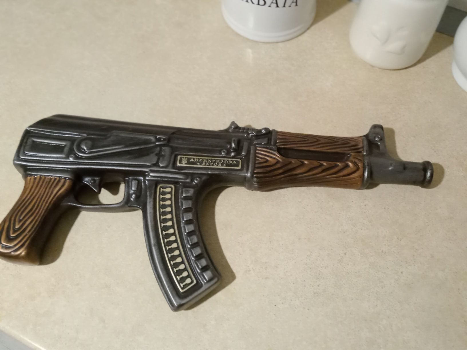 Ceramiczna  butelka AK 47
