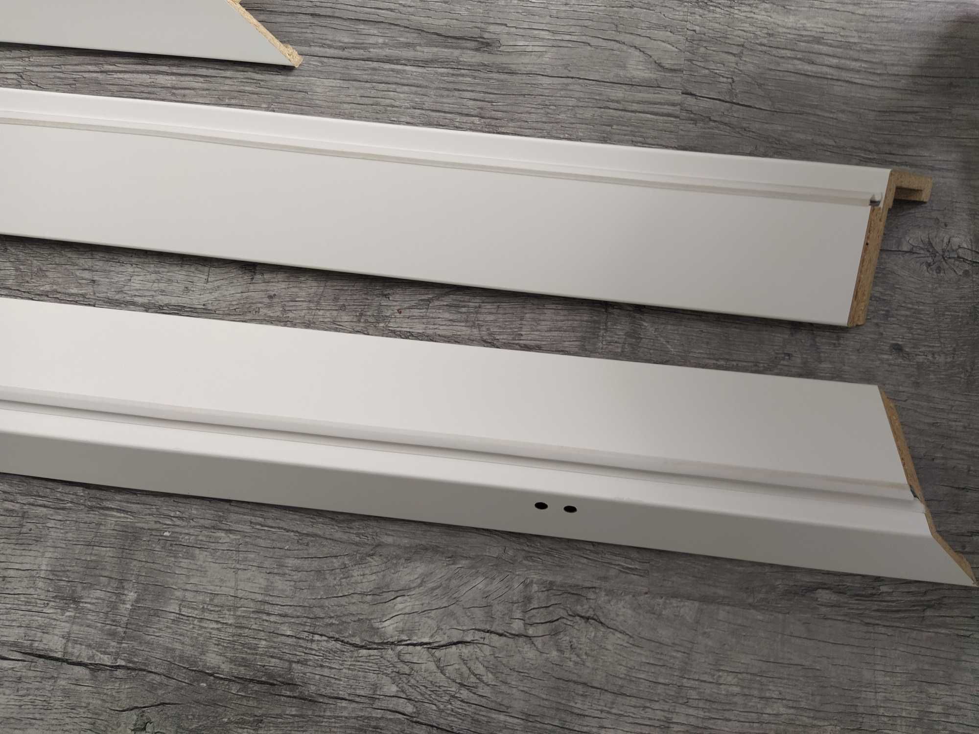 Biała ościeżnica futryna do drzwi prawa 73,5cm Wymiary: 89x214cm