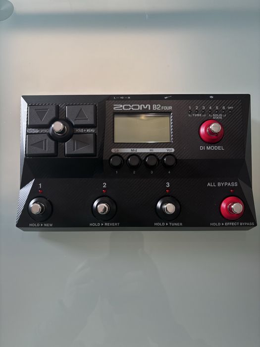 Pedaleira Baixo Zoom B2 Four