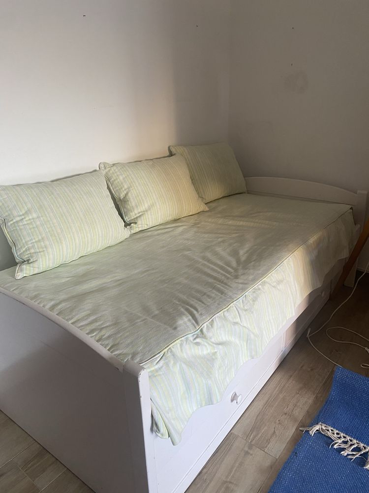 Cama com gaveta