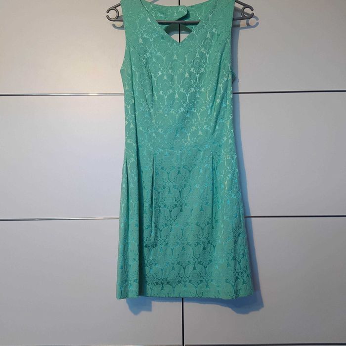 Miętowa sukienka wizytowa