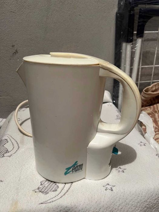 Продам електрочайник Б/У