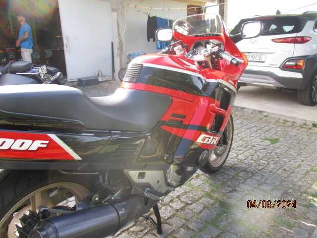 a venda .honda CBR 1000F potencia e conforto numa clássica desportiva