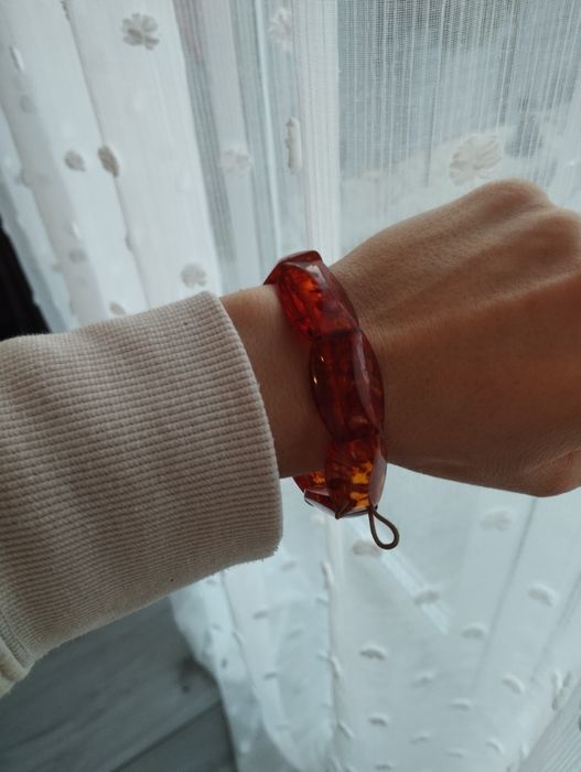 Bransoletka wykonana z bursztynu