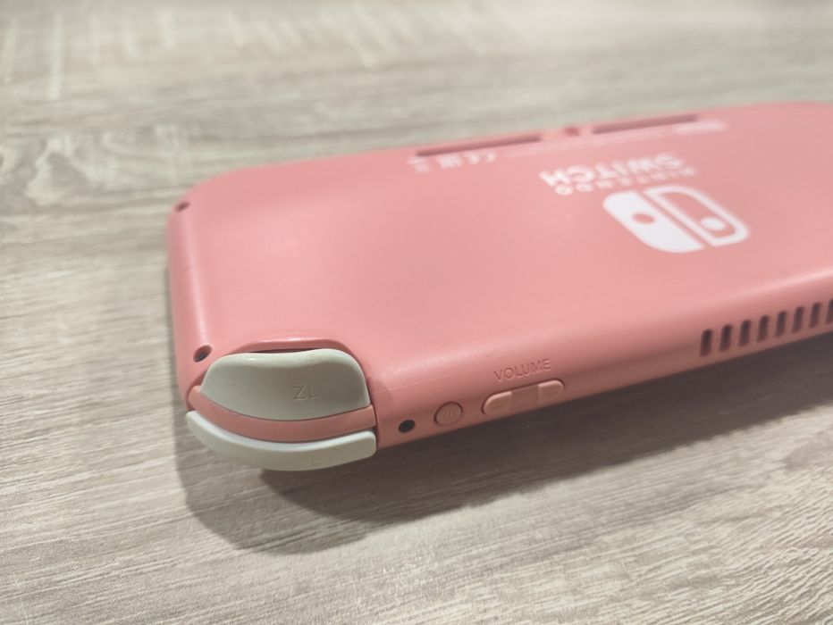 Nintendo switch lite com Pokémon sword