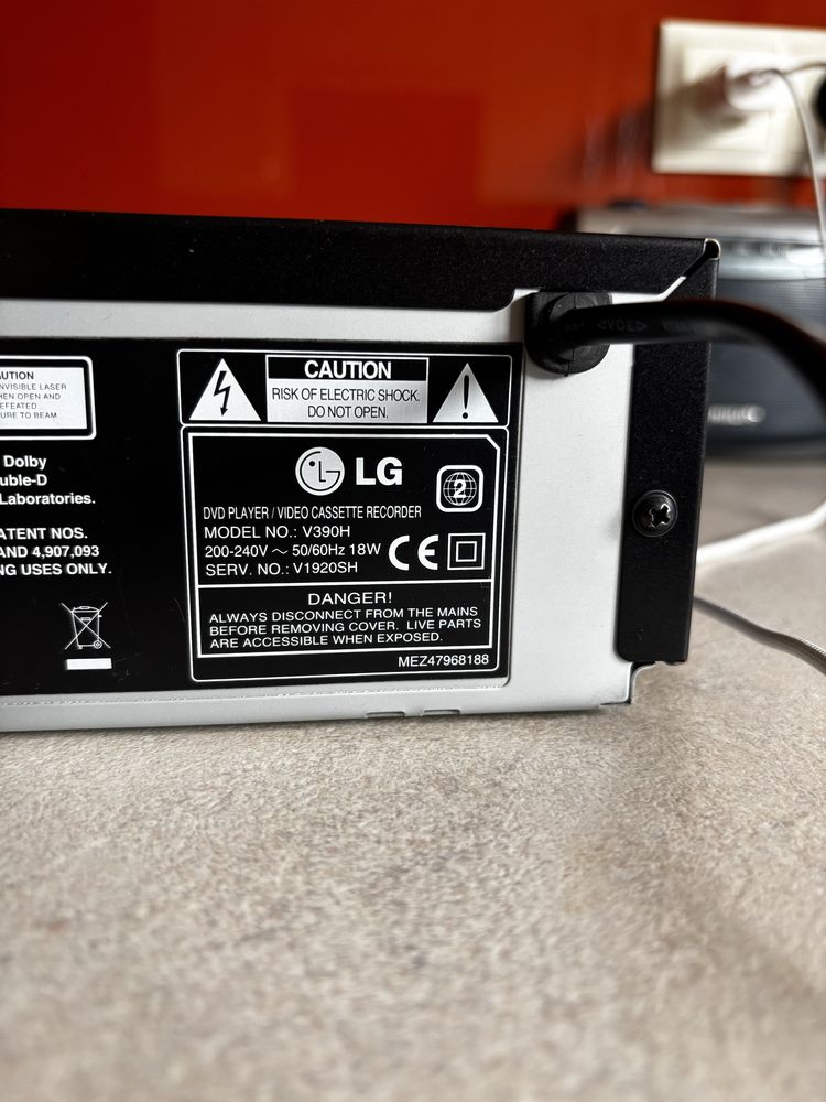 Nagrywarka LG vhs/dvd divix/hdmi/ v390H