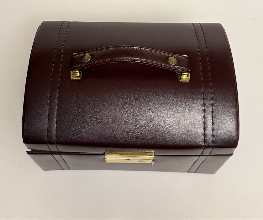 Kuferek na biżuterię