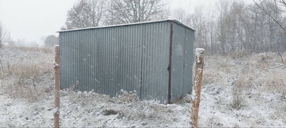 Garaż blaszany na budowę.