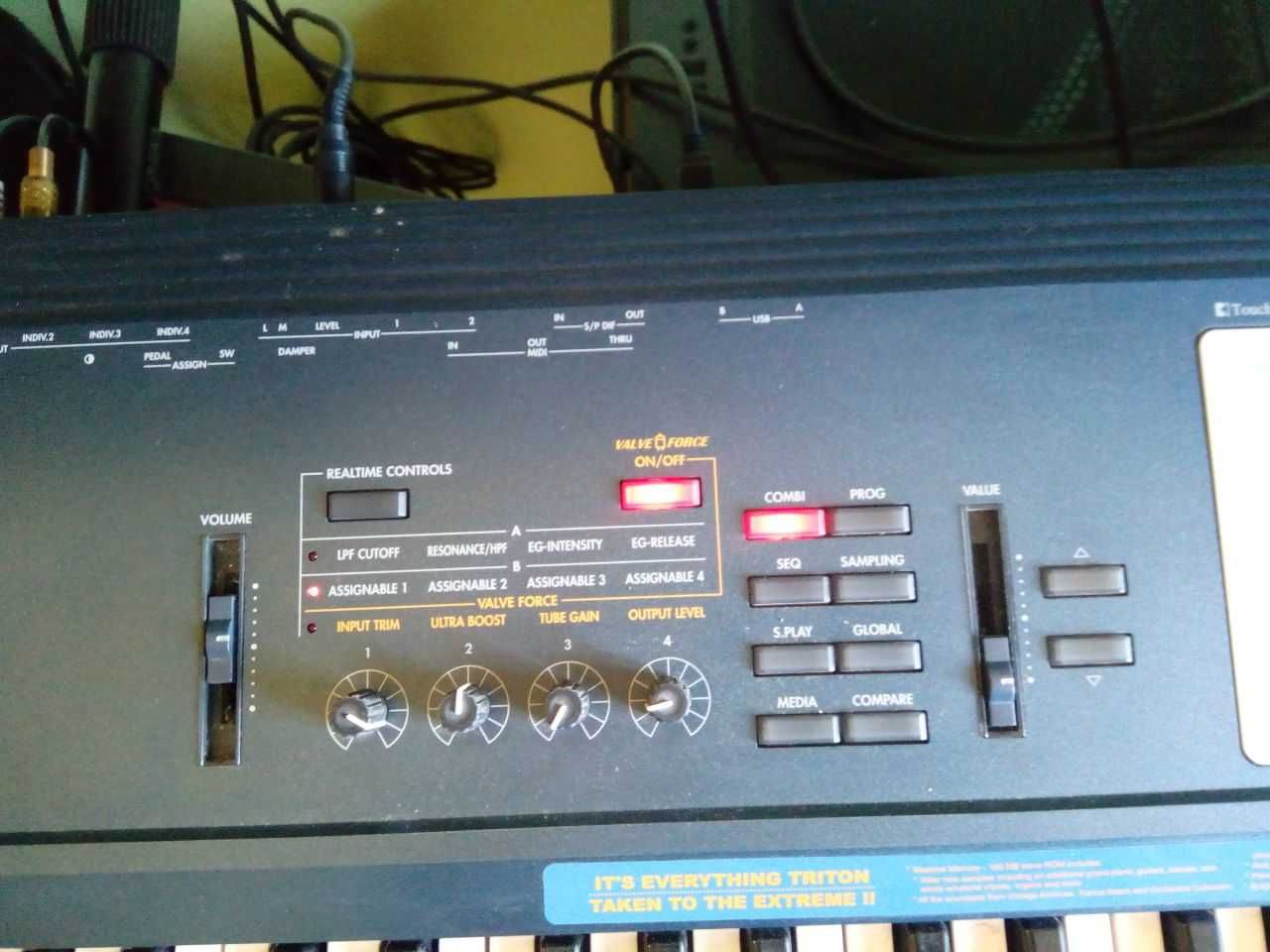 Синтезатор KORG Triton Extreme