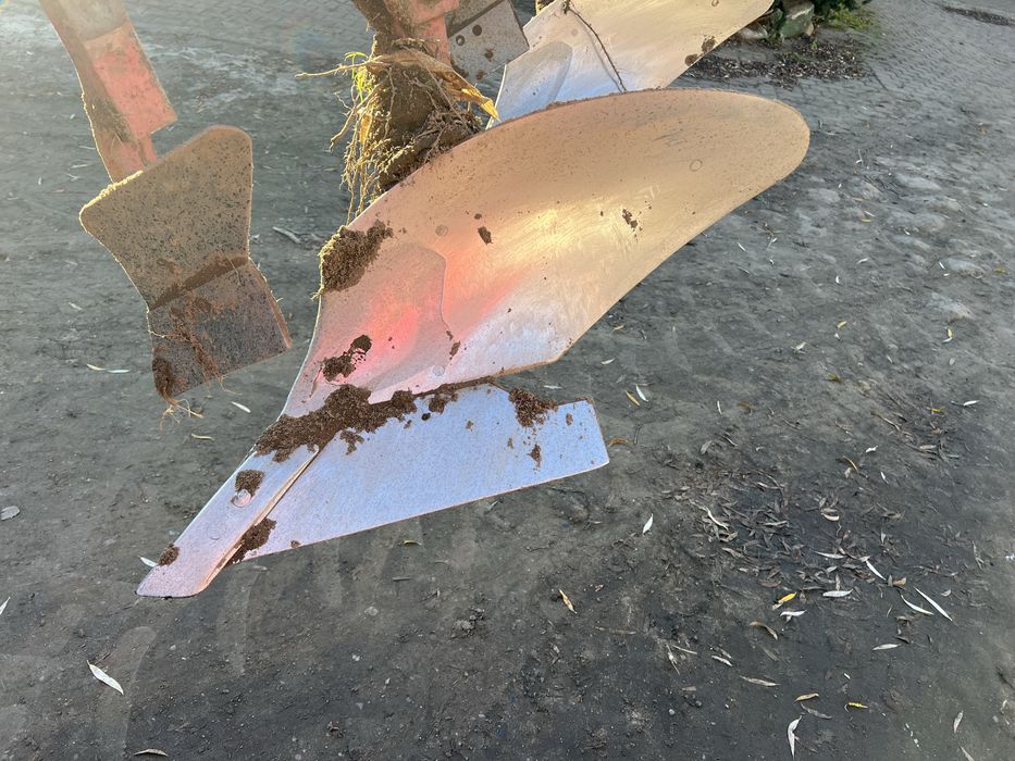 Pług obrotowy 4 skibowy Charlier świeżo sprowadzony Huard Kverneland