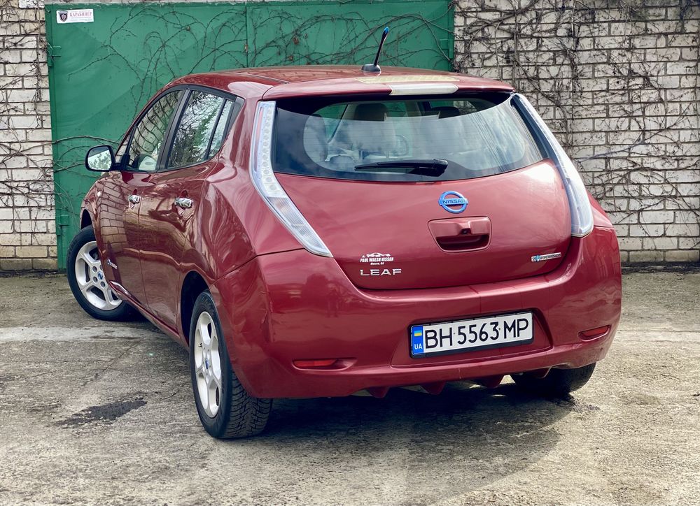 Продам Nissan Leaf