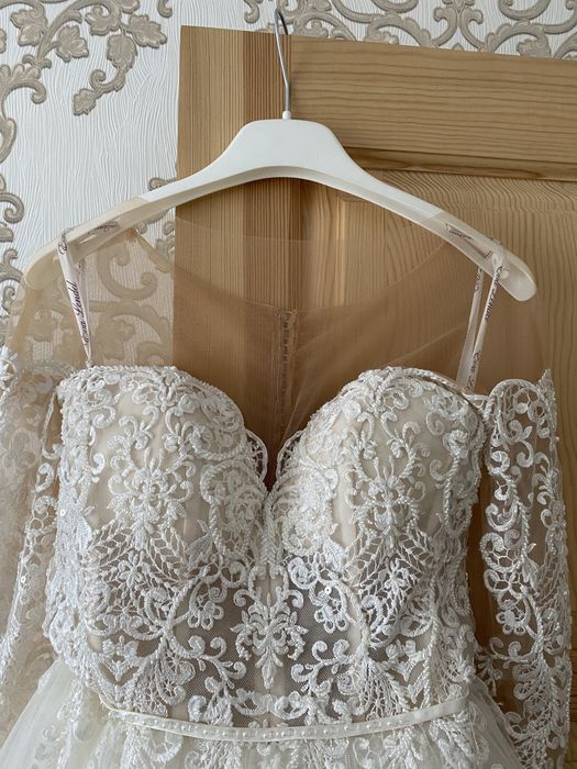 Весільна сукня (розмір М)