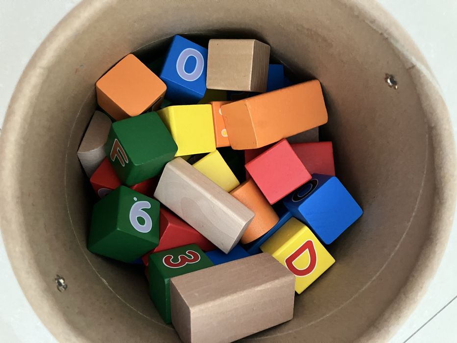 Pecas de construcao em madeira (atividades montessori)