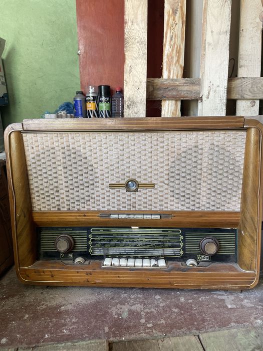 Радіо раритет під відновелення