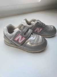 Srebrne Sneakersy New Balance r.26