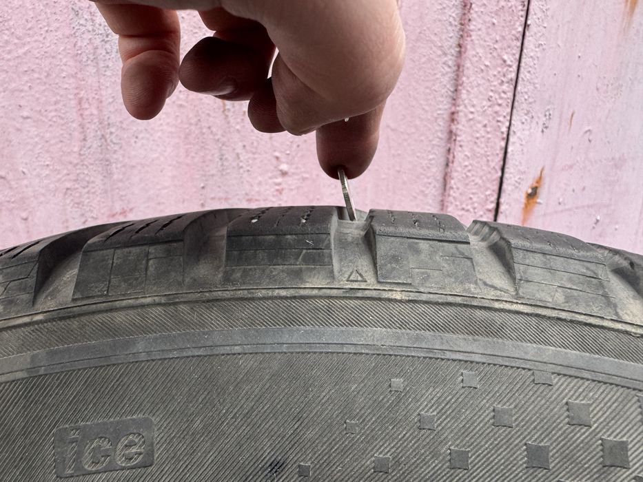 Продам зимнюю резину Kumho 245.65 r17