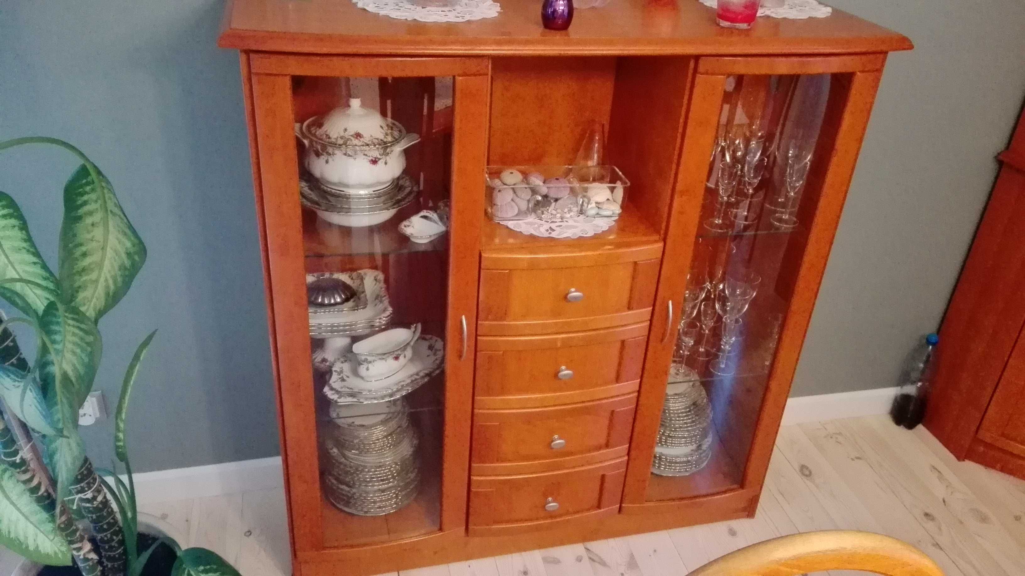 Meble do jadalni/salonu + stół z krzesłami