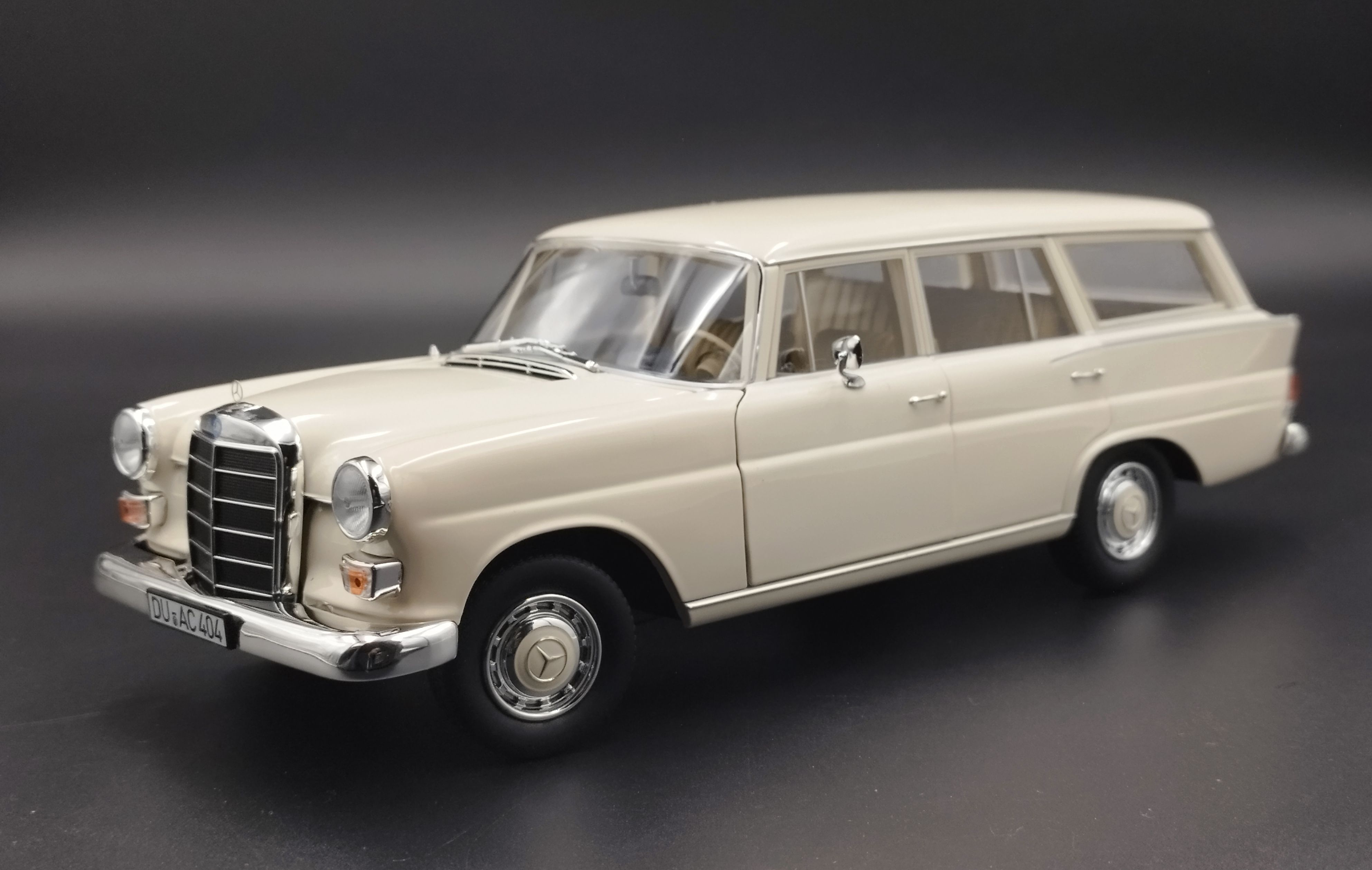 1:18 Norev 1966 Mercedes-Benz 200 Universal W110 Cream  Model Nowy