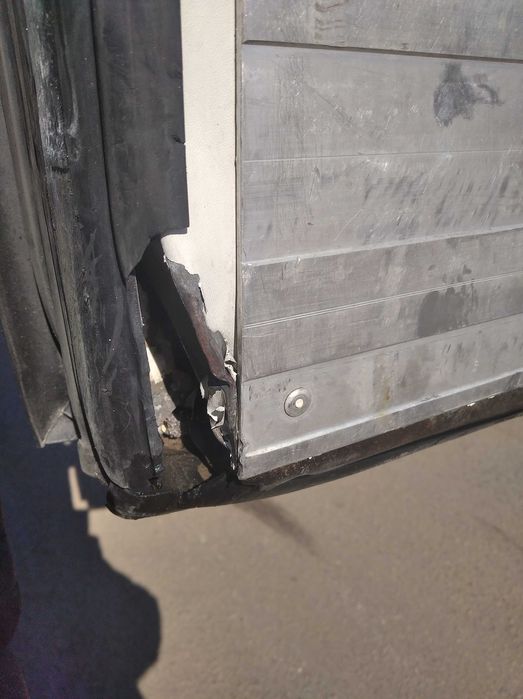 Ремонт виготовлення дверей ізотермічного фургону сендвіч-панелі Львів