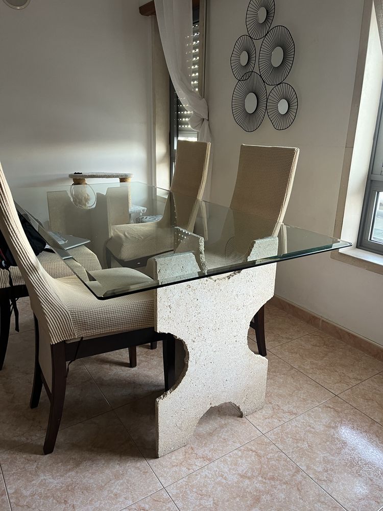 Conjunto mesa e 4 cadeiras