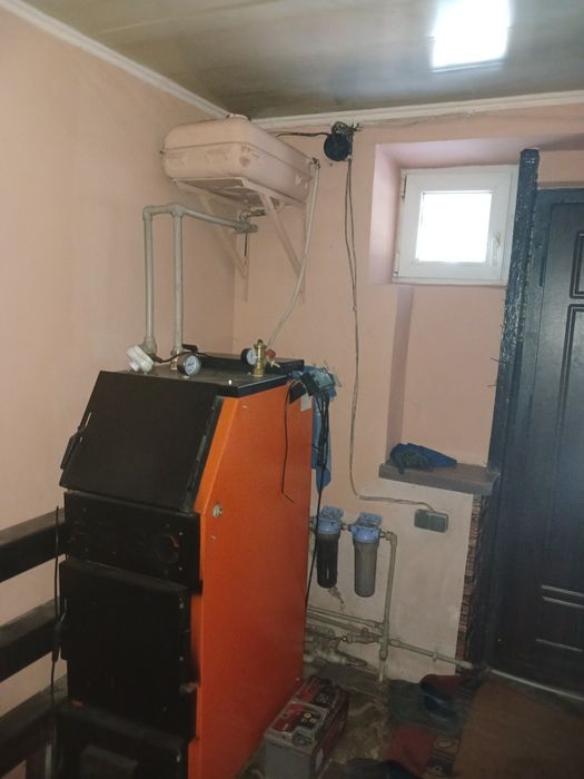 Гарний будинок в затишному місці з озером ,і гарним лісним краєвидом