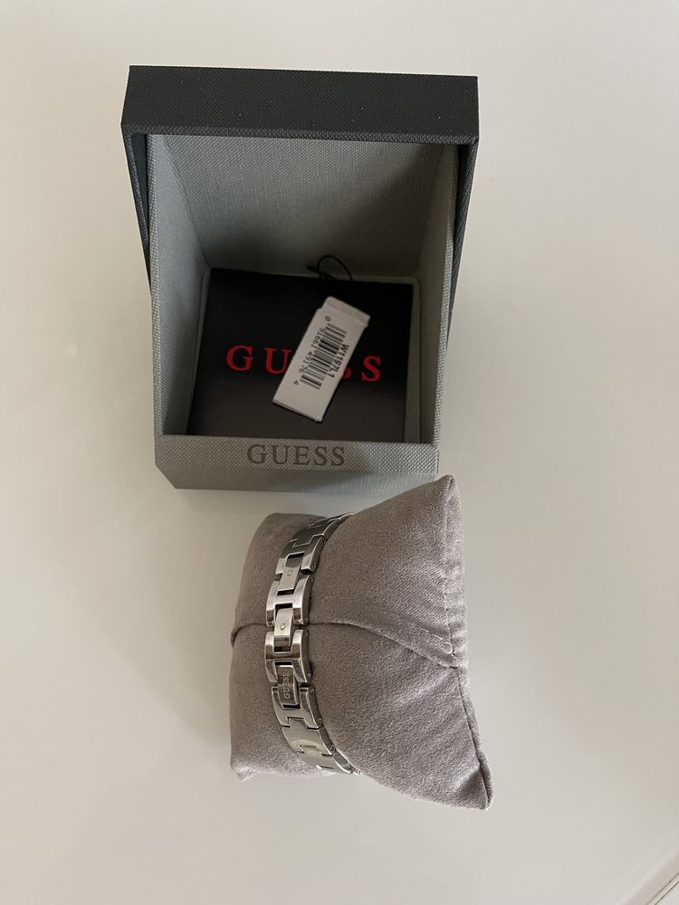 Часи Guess W1197L1