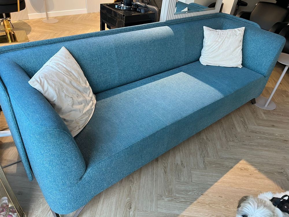 Niebieska sofa 3-4 osobowa
