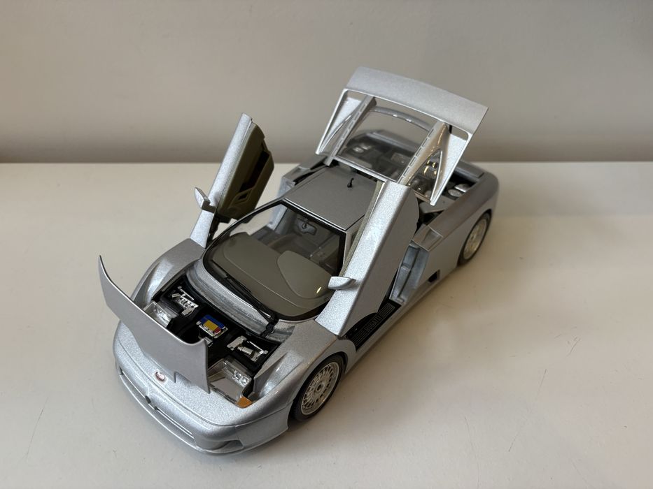 Model Bugatti EB110 1:18 BBurago Burago (maisto welly)