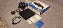 Playstation 4 Slim 500GB + 2 pady + stacja ładowania - Stan Idealny