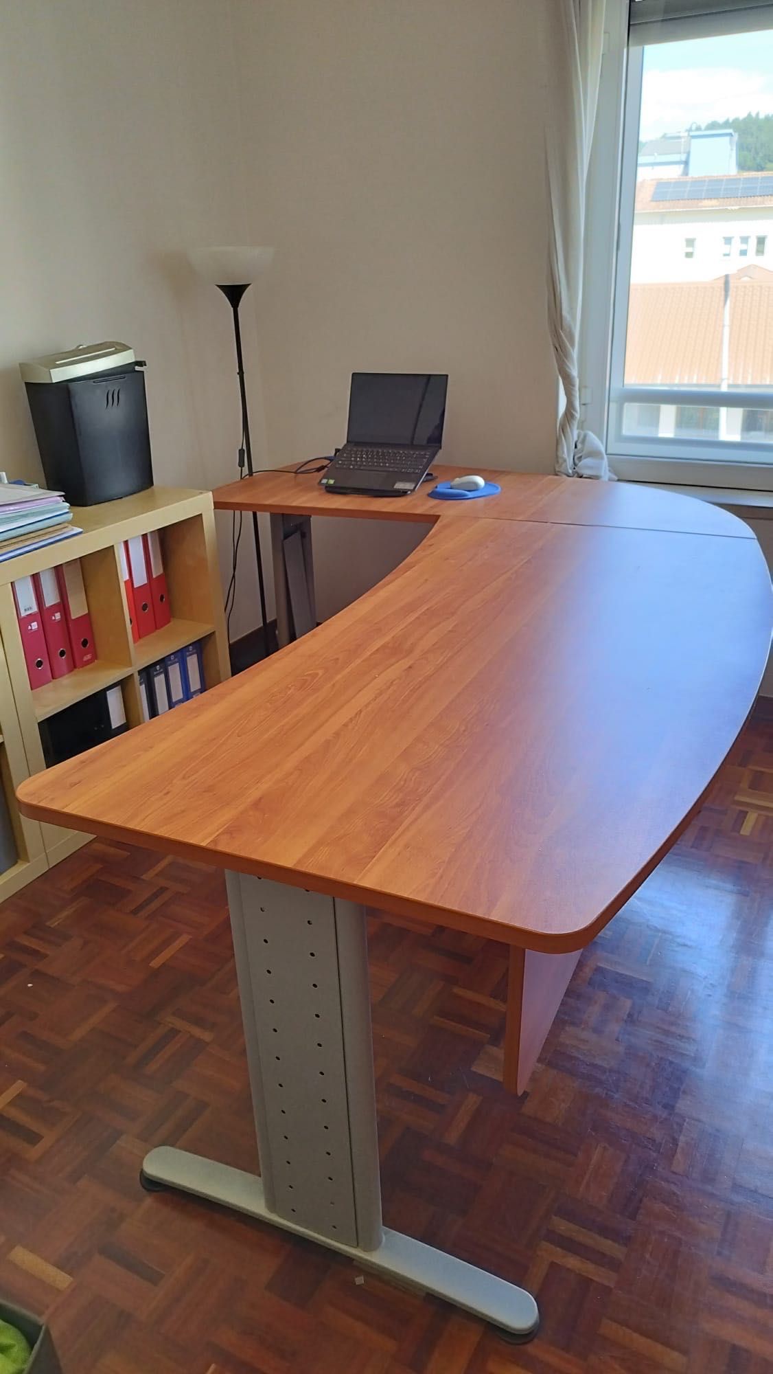 Mesa de escritório de madeira