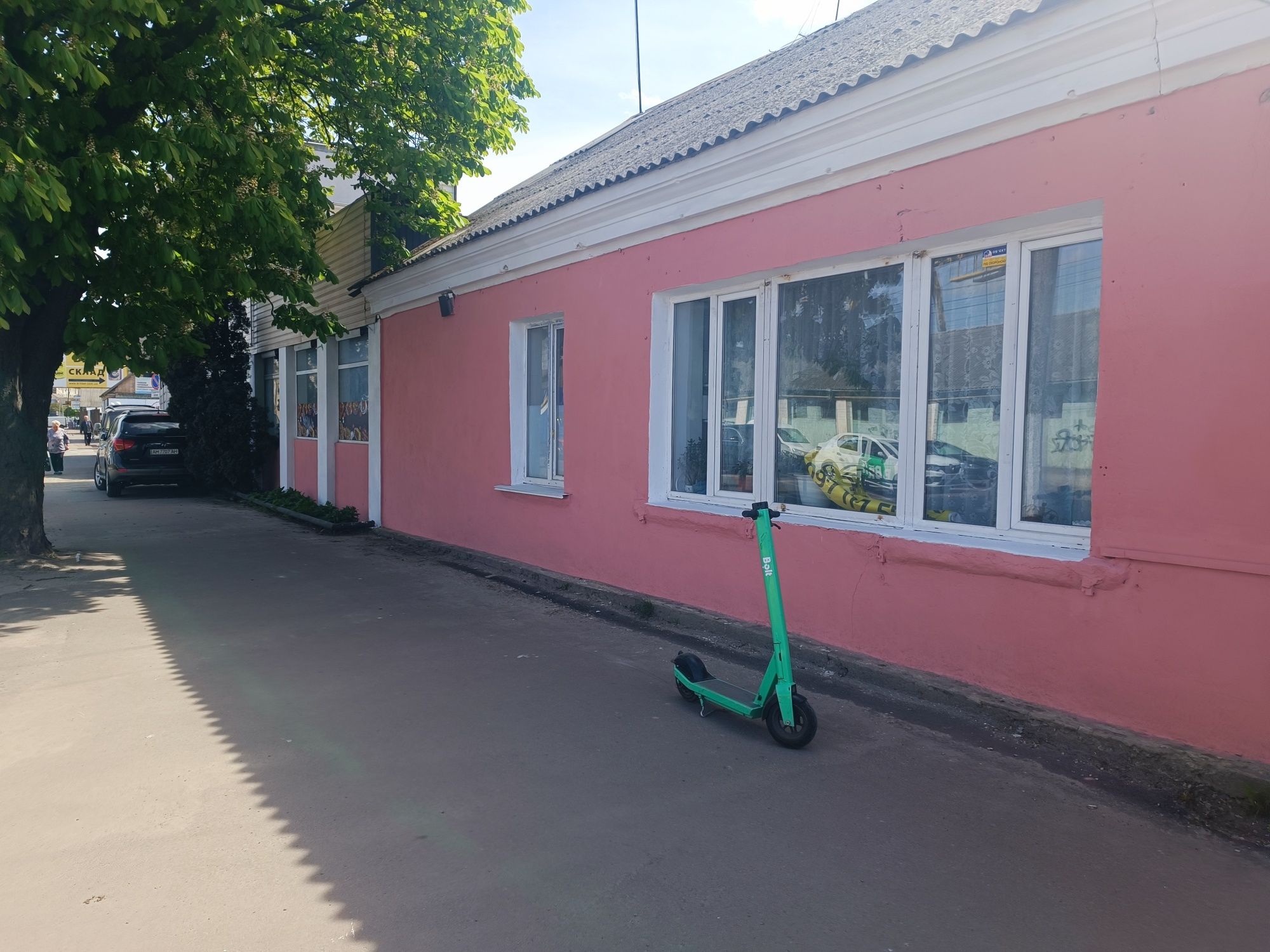 аренда фасадного кафе с летником .