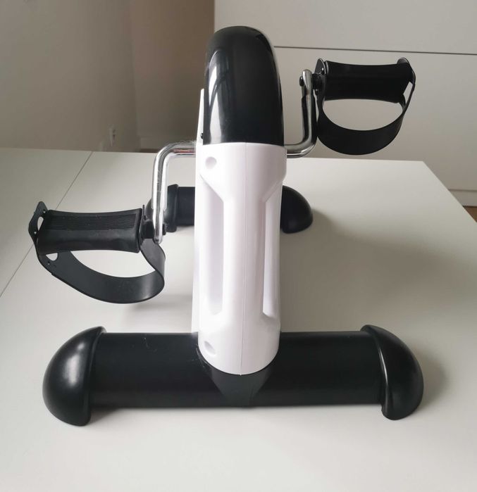 Pedais para treino de pernas e braços