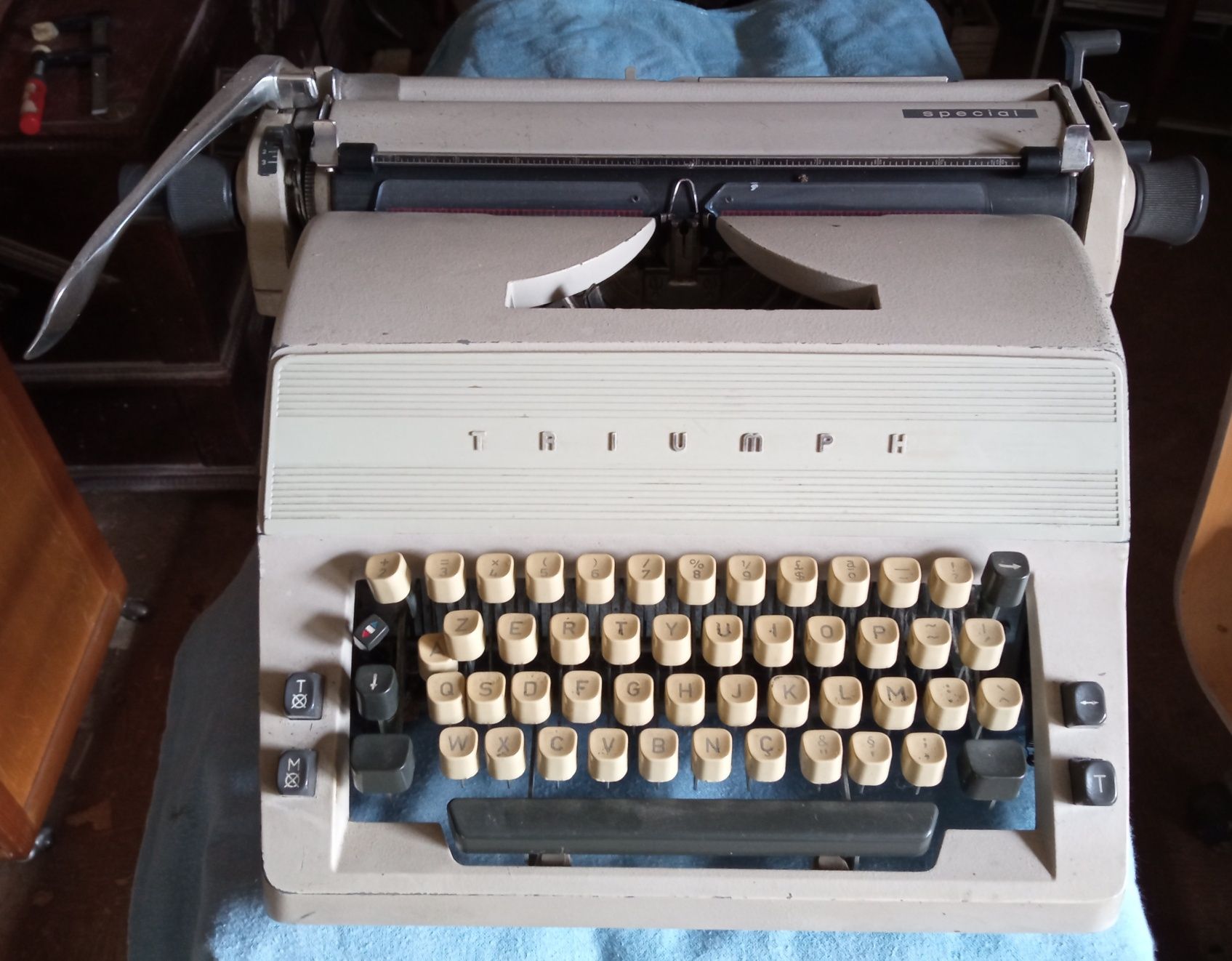 Duas máquinas de escrever, Triumph e Olimpia