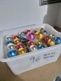 96 bolas/ decorações de Natal, em 4 cores