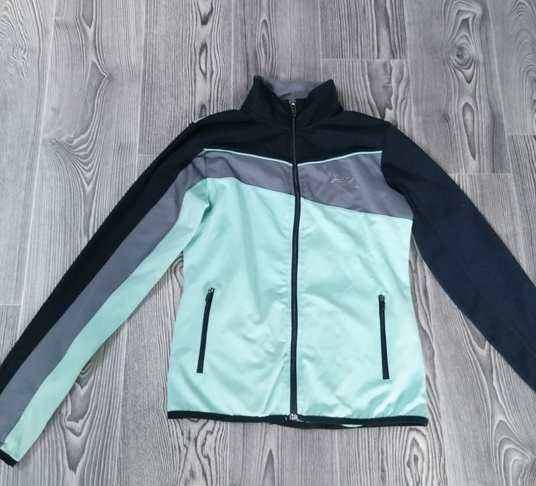 жіноча спортивна кофта