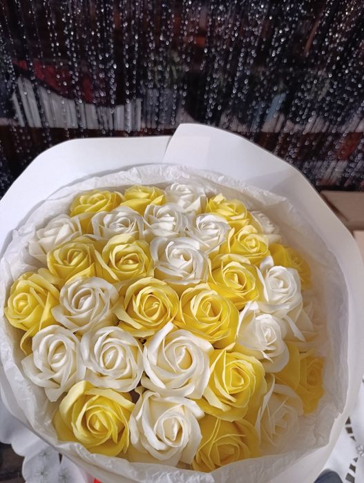 Мильні троянди квіти букет