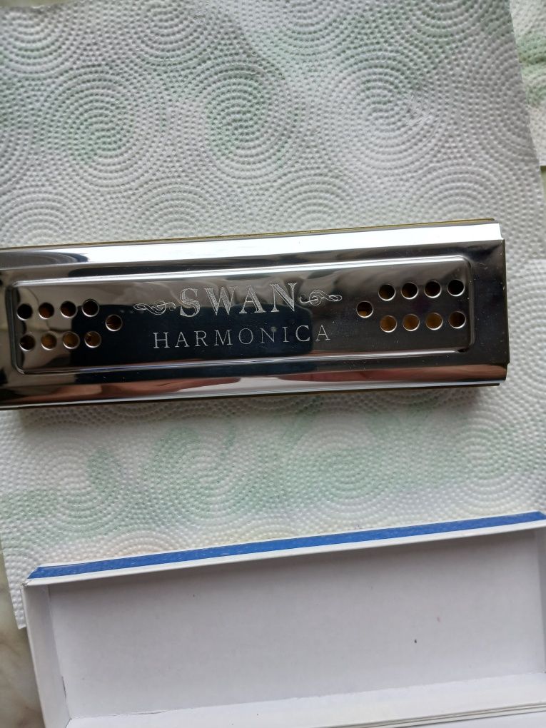 Sprzedam harmonijkę ustną.