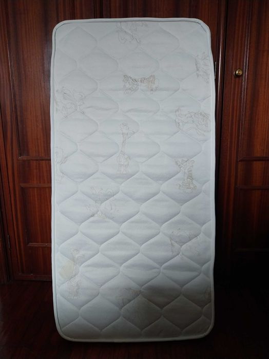 Cama de Grades com Colchão Usados