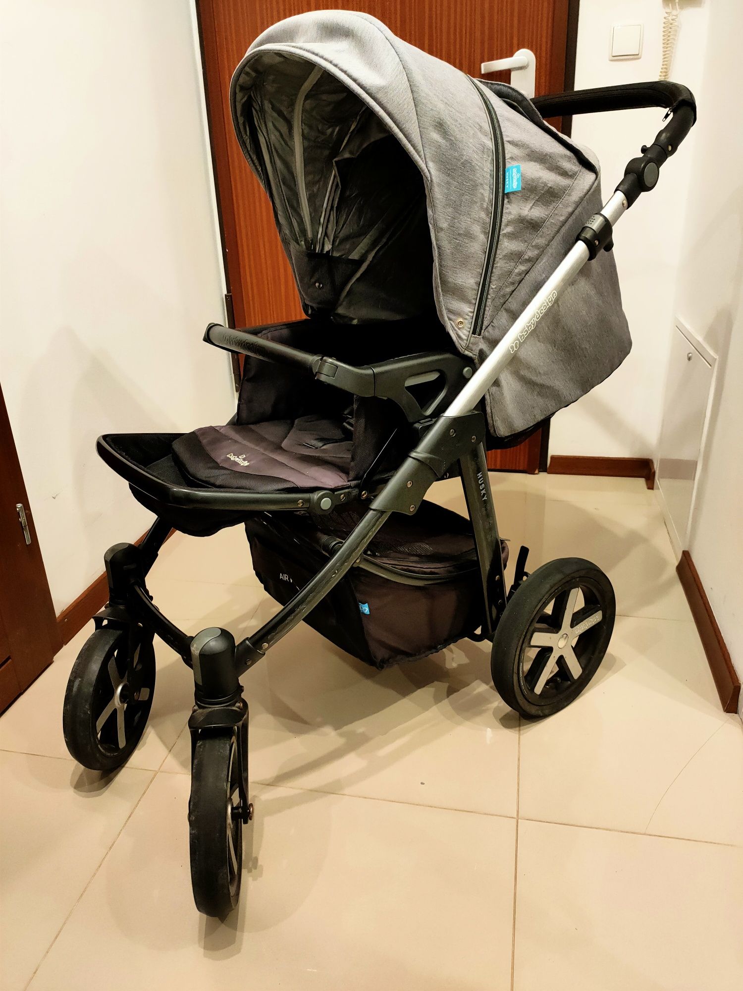 Wózek 3w1 Baby Design Husky Gondola + Spacerówka + Fotelik samochodowy