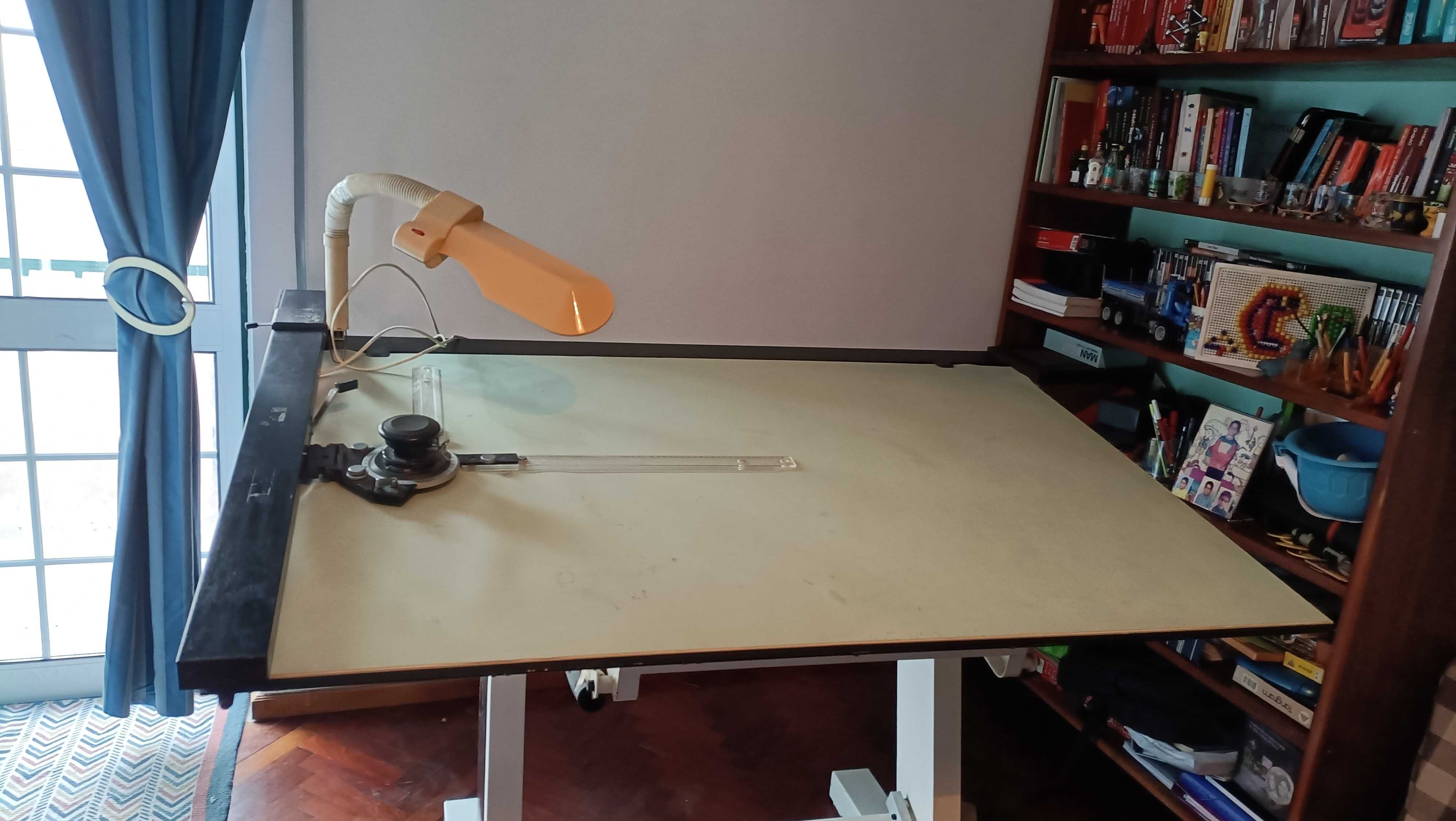 Mesa estirador para trabalhos de arquitetura