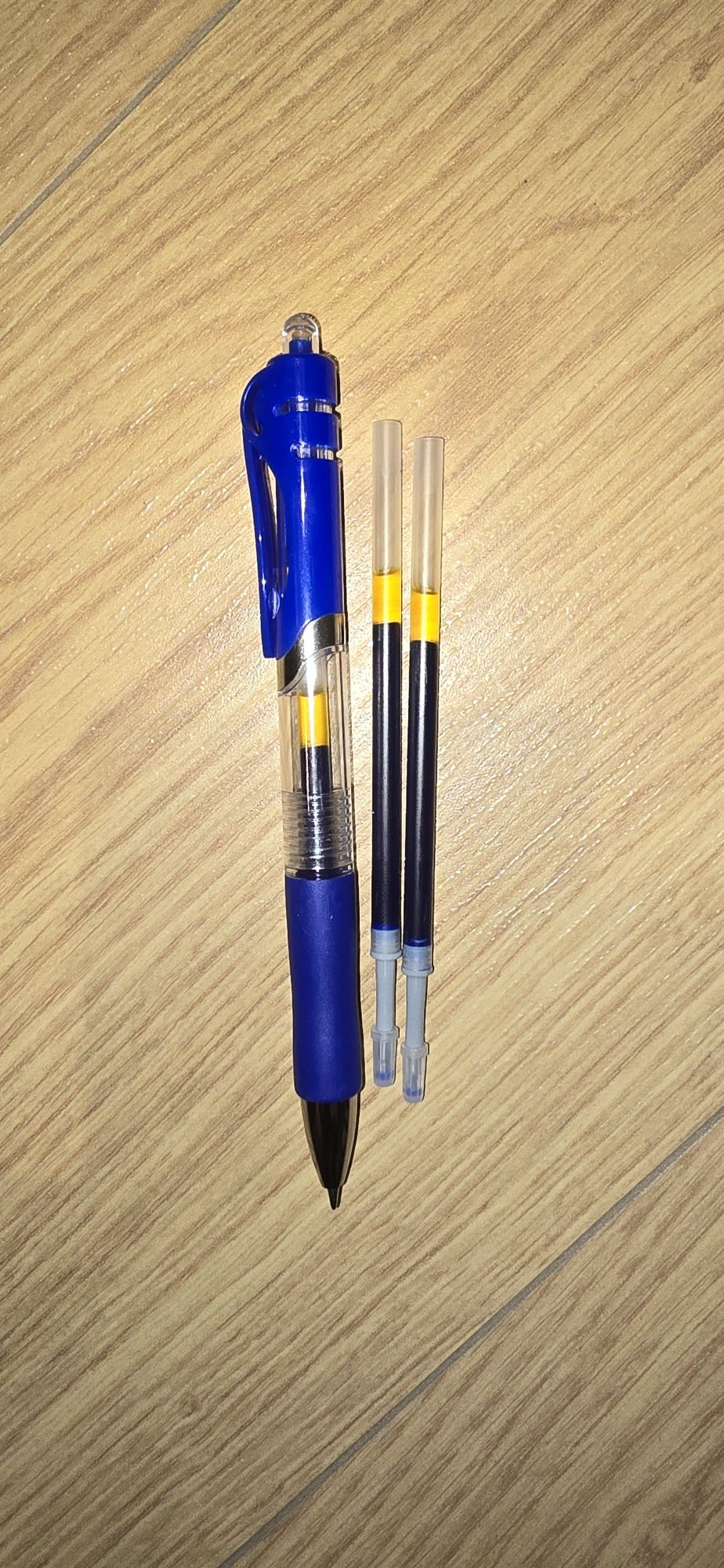 Długopis atramentowy 0.5 mm oraz 2 dodatkowe wkłady
