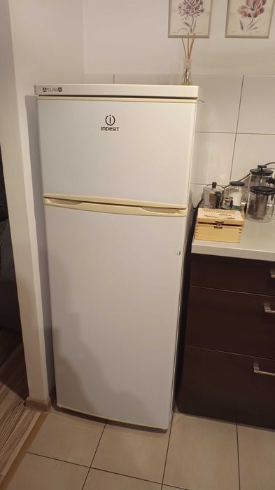 Lodówka INDESIT 144cm