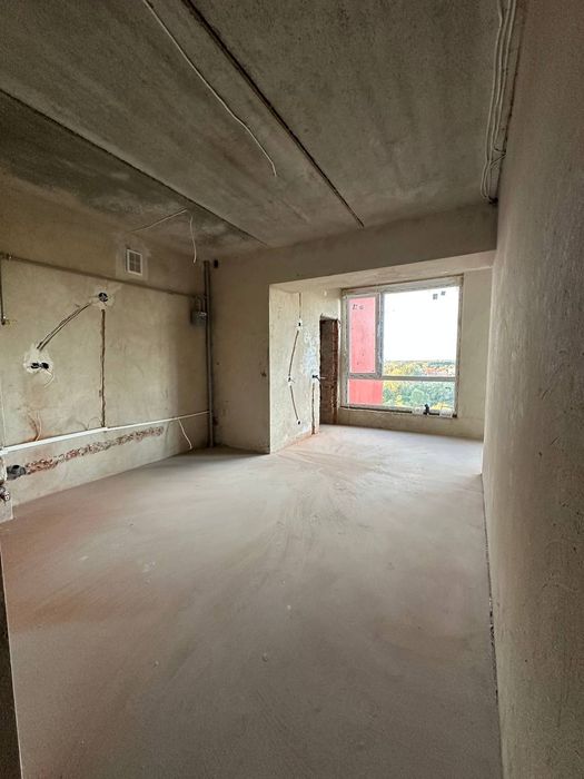 Здана новобудова!  Кухня вітальня та 2  спальні!